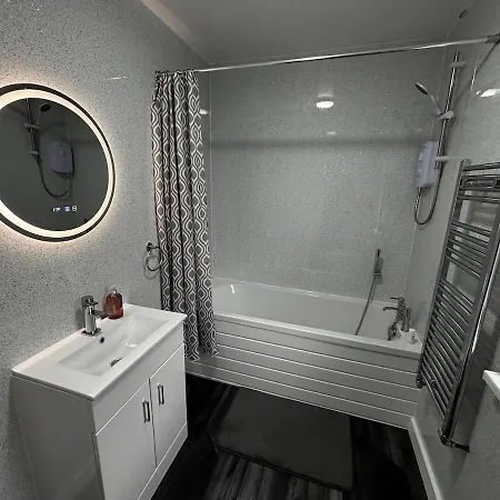 Holiday home Modern 3 Bed House In Headingley - Free Parking