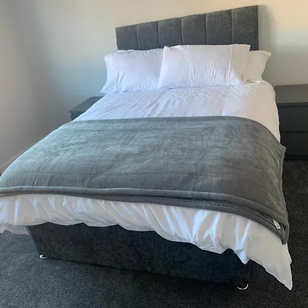 Modern 3 Bed House In Headingley - Free Parking *