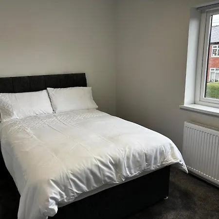 Modern 3 Bed House In Headingley - Free Parking *
