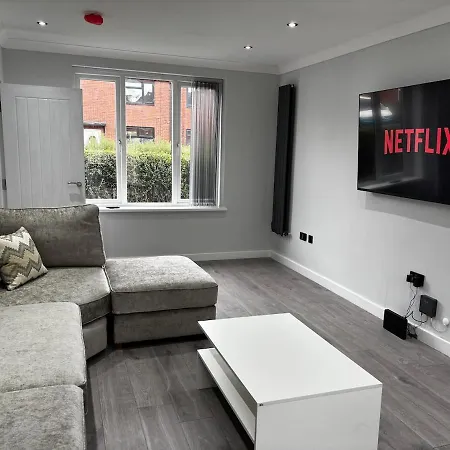 Modern 3 Bed House In Headingley - Free Parking Holiday home *